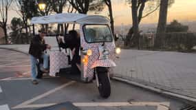 Madrid: City Tours - 6 seats private ecological tuk tuk