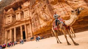 Amman/Döda havet: Dagsutflykt till Petra och Wadi Rum med upphämtning från hotell