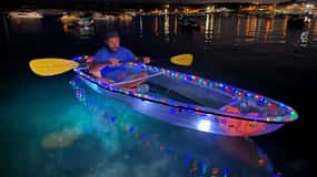 Malta: Tour noturno de caiaque iluminado - Brilhe no escuro