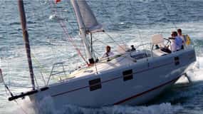 Avventura a Vela: Esplora le Meraviglie della Riviera dei Ciclopi (Catania)