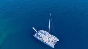 Sarandë: Katamaranfahrt nach Krorez & Kakome Beach mit Mittagessen
