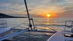 L'ile-rousse Corse: Gourmet-Katamaranfahrt bei Sonnenuntergang
