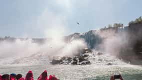Niagarafälle, Kanada: First Boat Cruise & Behind Falls Tour