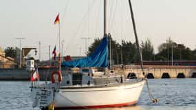 sailing yacht tour along the chilean coastline