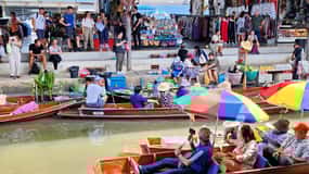 Bangkok: Maeklong Train Market and Floating Market Tour