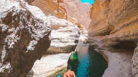 Muscat: tour privato di Wadi Shab e Bimmah Sinkhole+pranzo libero