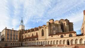 Perpignan: Express Walk with a Local in 60 minutes