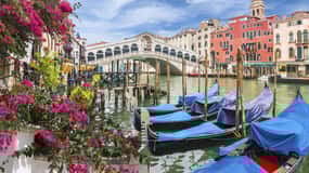 Exclusive Gondola Ride with Guided Old Town Tour