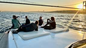 Istanbul: Bosphorus Yacht Cruise at Sunset with Snacks