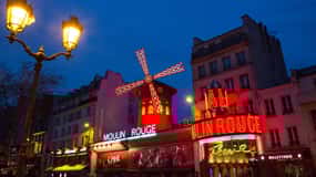Paris: Moulin Rouge Show with Champagne and Drop-Off Service