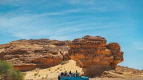Ausgefallene Tour durch Hegra in einem alten Landrover