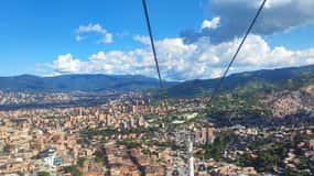 Medellín: Tour of Comuna 13, Botero Park and metrocable with a local guide.