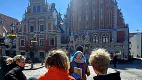 Tour a pie por el casco antiguo de Riga: Leyendas, monumentos y tesoros ocultos 1,5h