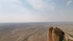 Riyadh Edge of The World and Bat Cave Visit by Bus