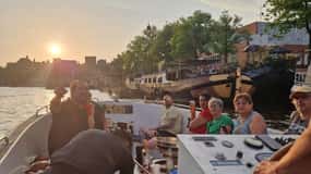Amsterdam: Friendly 420 Smoking Sunset Cruise
