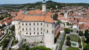 Vienna: Transfer to Prague via fabulous Mikulov & Kutna Hora