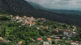 Depuis Durres/Golem : Excursion d'une journée au château de Kruja et au sanctuaire de Sari Salltik