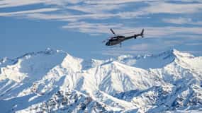 Queenstown: Whakatipu Basin Helicopter Tour and Snow Landing
