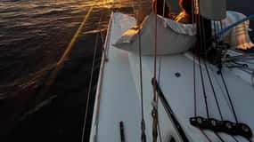 Coucher de soleil sur un voilier