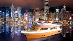 Hong Kong: Victoria Harbour Cruise with Live Tour and Photos