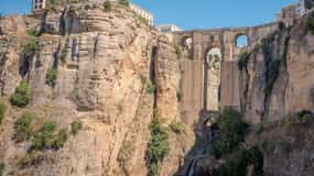 From Malaga: Ronda & Setenil de las Bodegas Guided Day Trip