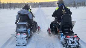 Lappland: Private Schneemobilsafari mit arktischem ortskundigem Guide