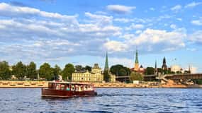 Riga: Kanal- und Daugava-Bootstour mit Begrüßungsgetränk