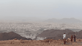 Der Berg Ayr: Eine Tour über die Geschichte der Berge von Madinah & Kaffee