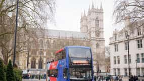 Londres : Golden Tours Bus à arrêts bus à arrêts multiples.