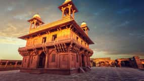 Agra to/from Jaipur with Guided Fatehpur Sikri & Abhaneri