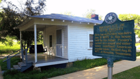 From Memphis: Elvis Presley Birthplace and Park Guided Tour