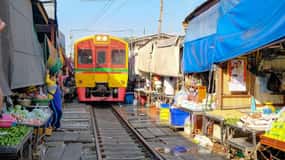 Bangkok: Train + Water Market with Wat Arun
