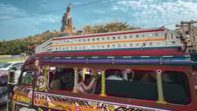 Dakar: visit the city on board an iconic express bus
