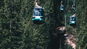 Banff: Hot Spring, Gondola, Three Lakes & Wildlife Tour
