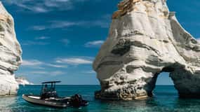 3 Islands Private Cruise: Milos - Polyaigos - Kimolos