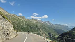 Lucerne: Downhill Cycling Adventure with Lake Swim