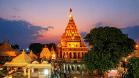 Indore/Ujjain: 2-Day Tour with Mahakaleshwar Temple & Hotel