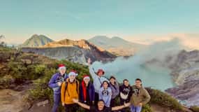 Banyuwangi/Bali: Ijen Volcano Midnight Blue Fire Guided Tour