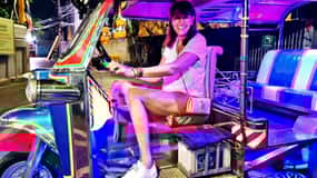 2025年ラオス人気のトゥクトゥクと自転車タクシーのツアー体験