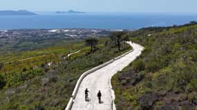 Napoli: noleggio di e-bike sul Vesuvio con accesso al cratere