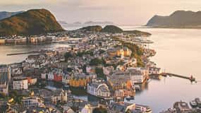 City walk in Ålesund: Art Nouveau, sea views, and insider tips