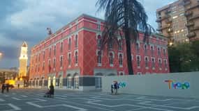 Tirana: Excursão a pé pela arte de rua e arquitetura moderna