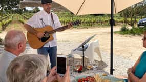 Carvoeiro/Portimão/Alvor: Wine Tour w/ Tasting, Tapas, Music