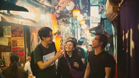 Tokyo: Shinjuku Izakaya og Golden Gai Bar Hopping Tour