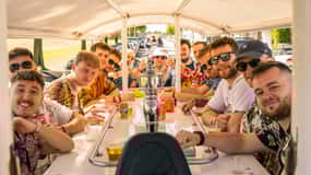 Amesterdão: Passeio de bicicleta com cerveja holandesa e bar a bordo
