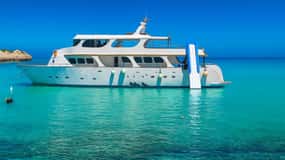 Protaras: DREAM lyxig yachtkryssning med rutschkana, grill och 1 drink