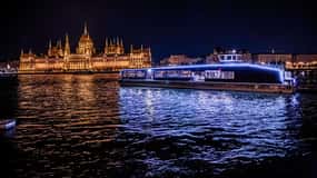 Budapest: Danube River Sightseeing Cruise with Audio Guide