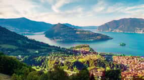 From Milan: Lake Iseo, Bergamo & Franciacorta Wine Tour
