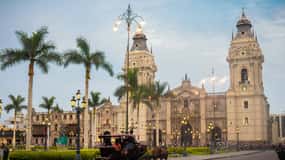 Lima: Visita de la ciudad en grupo reducido con Pisco Sour y Catacumbas