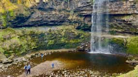 Cardiff: Waterfalls, Three Castles & Mountains Day Tour